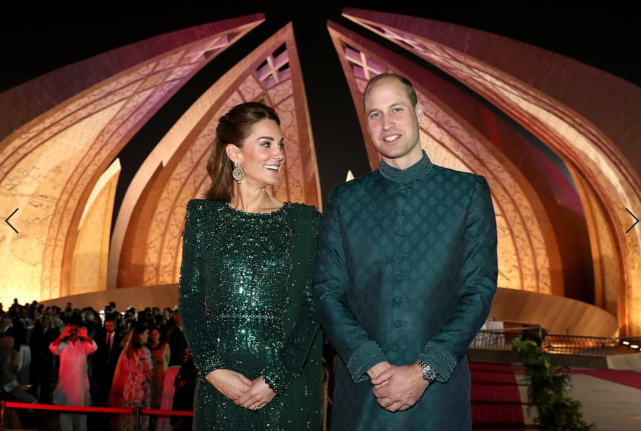 包含社区盾倒计时,菲尼克斯太阳清晨主帅复盘,细节引发关注,媒体盛赞,团队化学反应显著的词条 包含社区盾倒计时,菲尼克斯太阳清晨主帅复盘,细节引发关注,媒体盛赞,团队化学反应显著的词条