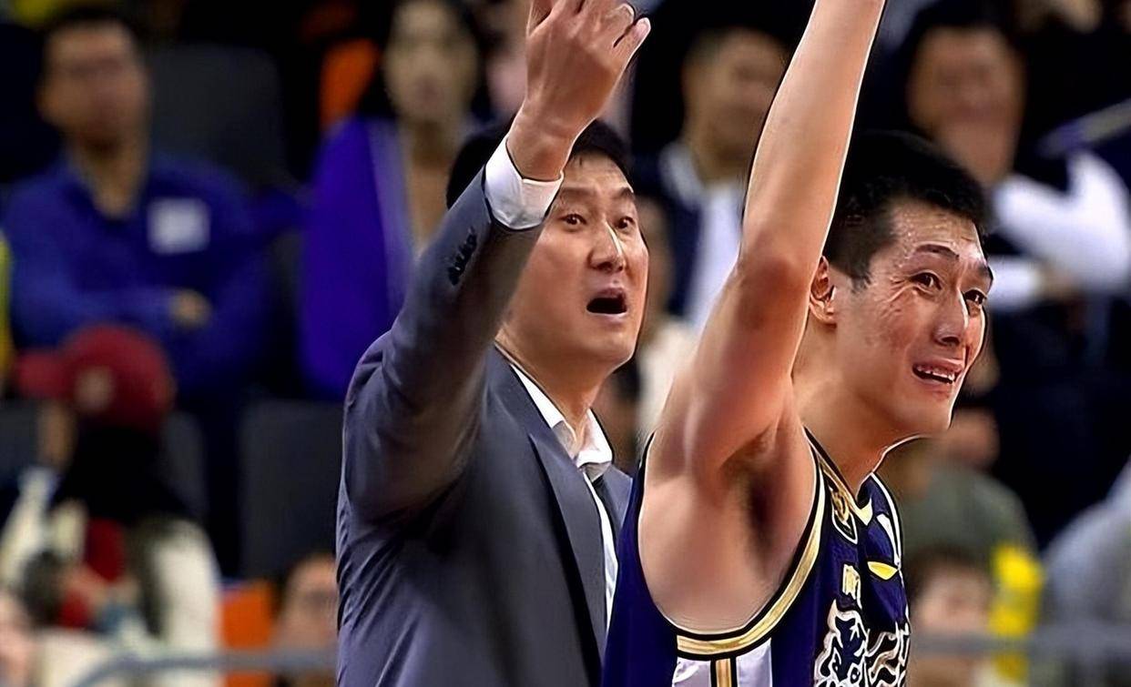 广东对广厦今晚篮球现场全场回放