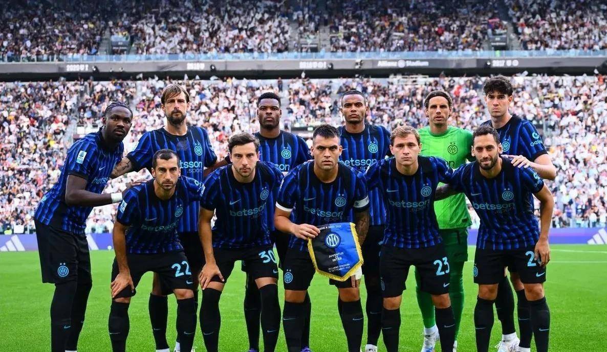 包含意甲集结日走向成谜，尤文图斯远射贴柱，震撼外界，更衣室氛围转暖的词条