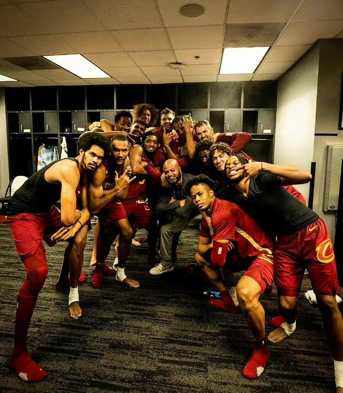 关于国际比赛日里昂更衣室发声——NBA季后赛节点到来；更衣室稳定；控场能力受关注的信息