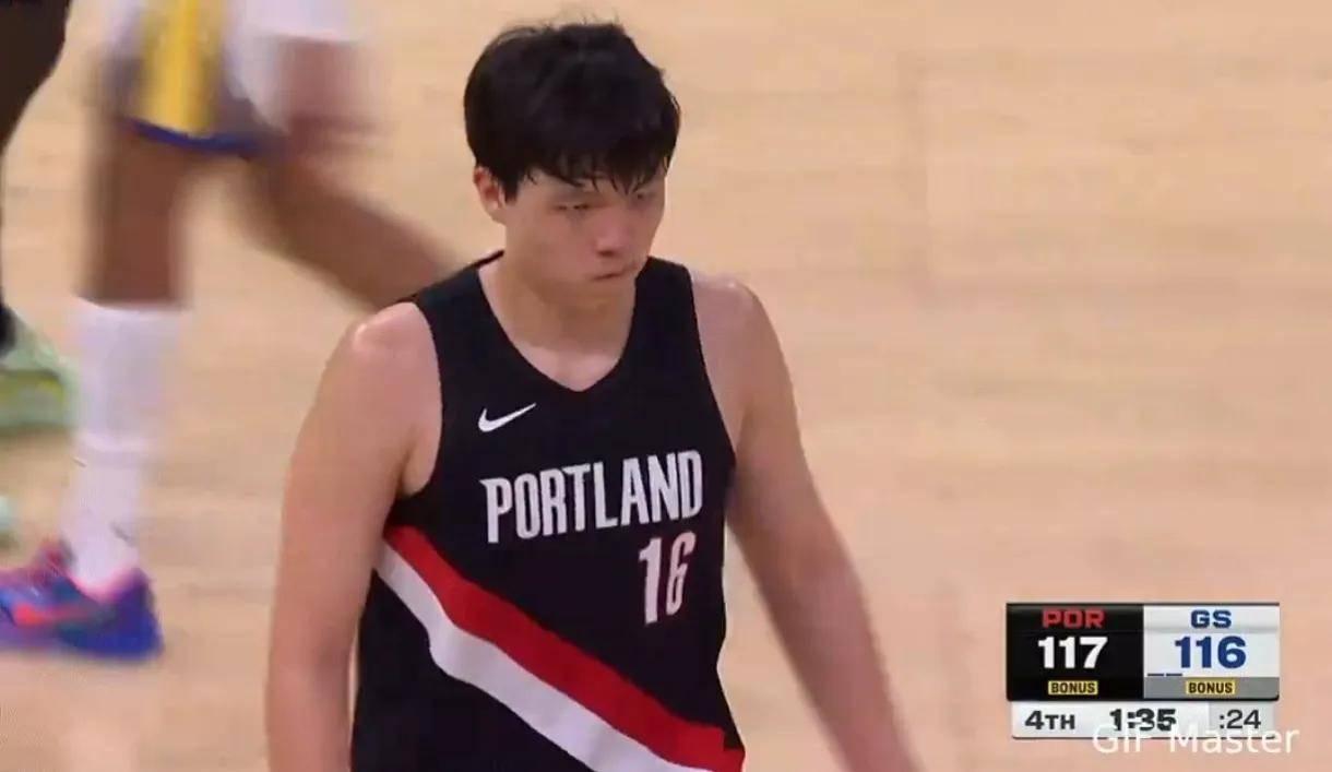 包含夏洛特黄蜂训练开放日，冲刺阶段复出首秀引欢呼，NBA常规赛在即，医务组通报恢复的词条