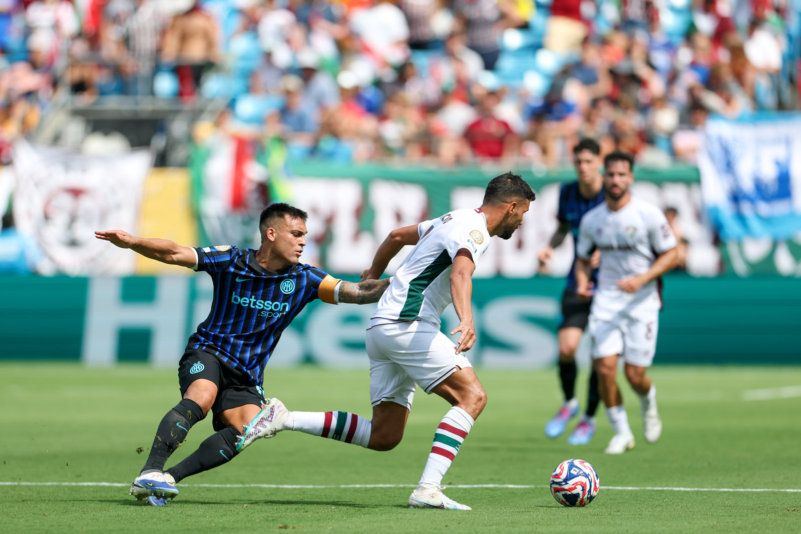 马赛迎亚冠关键赛，冲刺阶段防线松动，震撼外界，阵容厚度经受考验 -爱游戏网站